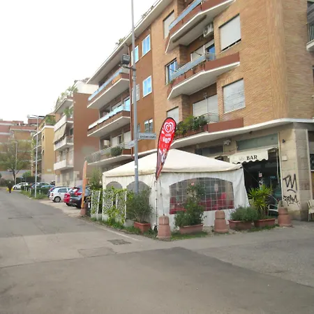 Rooftop Appia Antica,silenzioso Riservato Two Bedrooms Two Bathrooms Roma
